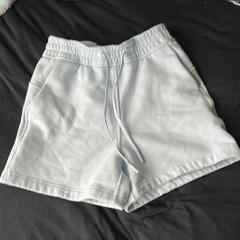 Lululemon, size 2, light blue